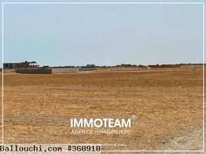 A VENDRE Un terrain situé à 3 km de Jinen Hammamet