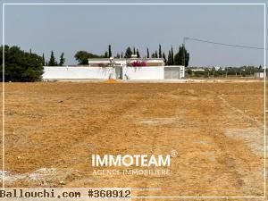 A VENDRE Un terrain situé à 3 km de Jinen Hammamet