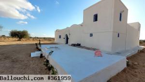 HOUCH DJERBIEN SUR UN GRAND TERRAIN À VENDRE - RÉF H615 H 615 AJIM DJERBA