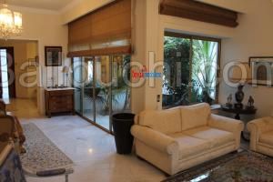 Manzah 9 ,villa 1020 m² sur une colline à vendre