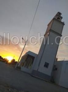 beni khalled-bir dressen 8000m² sur le goudrone devant la mosquée