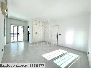 Belle villa avec grand jardin a Manar