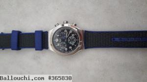 Montre Swatch bleue et noire