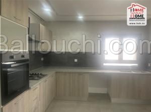 S+3 Dana à Vendre à Ain Zaghouan Nord