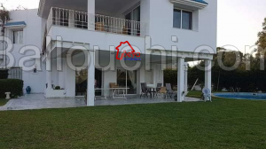 Hammamet nord, villa avec piscine pied dans l’eau
