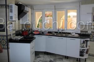 : Nabeul , mahrsi , une villa s+4 avec grande piscine