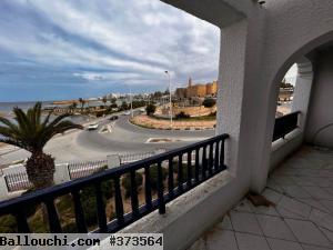 Cap Marina Monastir Beau Duplexe pied dans l'eau vue sur mer Karaya