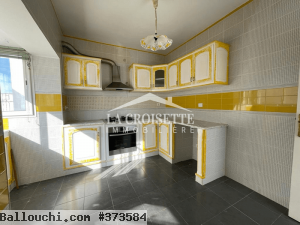 etage de villa s+3 à la marsa