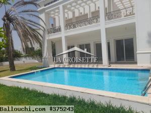 villa s+5 avec piscine à Gammarth MVL1401