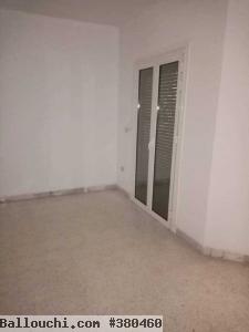 A vendre une bonne occasion, un appartement en bon état de 96 m² sis à Résidence EMMA, Borj Louzir, Ariana, Tunisie.