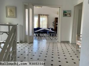 Villa s+5 avec piscine à la marsa MVL1439