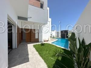Charmante villa S+4 avec piscine à vendre à Hammamet