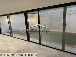 Triplex s+5 avec piscine à Gammarth MDL0570