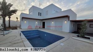 VILLA AVEC PISCINE - TITRE BLEU - ZONE URBAINE DJERBA - RÉF V553