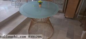 table ronde en verre avec scole métallique