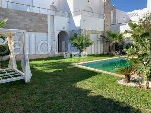 Villa MAURANO(Réf: L2546)