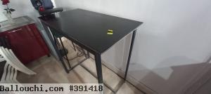 Table de Bar Industrielle en Métal Noir - Parfaite pour Pubs, Salles à Manger et Balcons