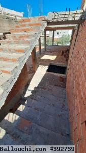 A vendre terrain avec un bâtiment inachevé
