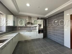 Appartement S+4 avec Chambre de service aux Jardins de Carthge MAL0899