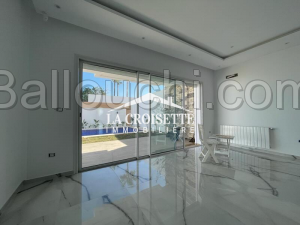 Triplex S+4 avec piscine à La Soukra MTRV0045