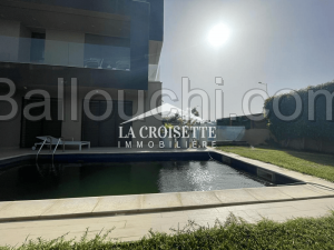 Triplex S+3 avec Jardin et piscine à La Marsa ZTRV0041