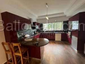 Villa S+4 avec piscine à Gammarth MVL0522