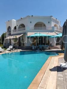 Villa CARLINE(Réf: L2997)