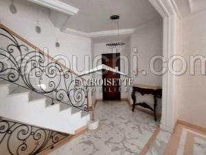 Triplex S+4 avec jardin à La Marsa MTRL0094