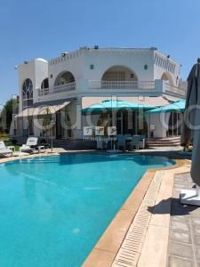 Villa CARLINE(Réf: L2997)