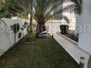 Villa S+4 avec piscine à La Marsa ZVL1599