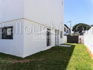 Villa S+4 à La Soukra MVV0395