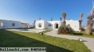 GRANDE MAISON SUR MEZRAYA DJERBA ZA - RÉF V693