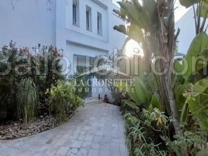 Villa S+4 avec piscine à La Marsa ZVL1625