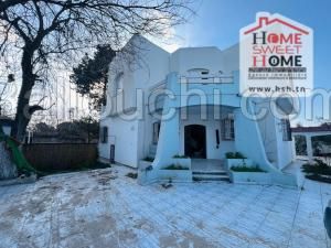 Villa Prestige à Louer à La Soukra