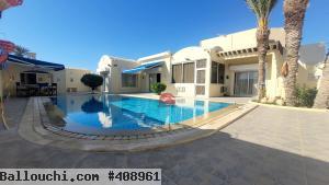 GRANDE MAISON EN ZONE TOURISTIQUE DJERBA - RÉF V590
