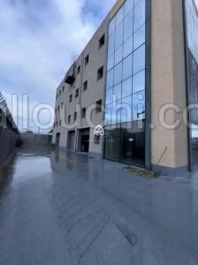 À LOUER OU À VENDRE : Un bâtiment situé au LAC 3