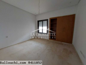 Appartement s+4 à La Soukra MAL1302