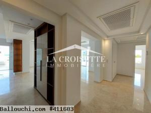 Appartement s+2 avec jardin et piscine à Gammarth MAL1467